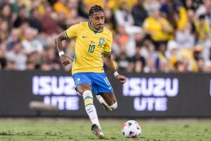 TA：拉菲尼亚身边人称大将伤势不严重，巴萨曾提醒他妥善管理身体