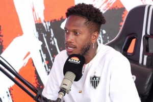 弗雷德：B费拿球就想往前塞 梅西让我成了集锦背景板他就像变魔术