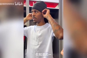 开拓者四大中锋齐登机前往萨克拉门托！赛后莫兰特盛赞杨瀚森表现